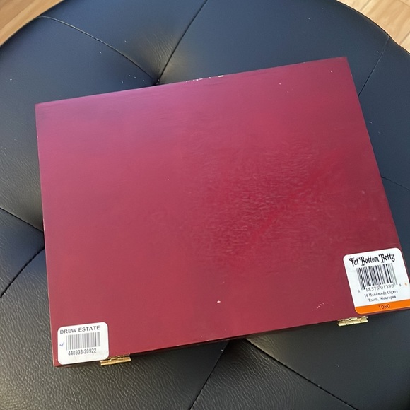 Fat Bottom Betty - Deadwood Tobacco Co. Wood Cigar Box with Metal Latch Closure - Picture 7 of 7